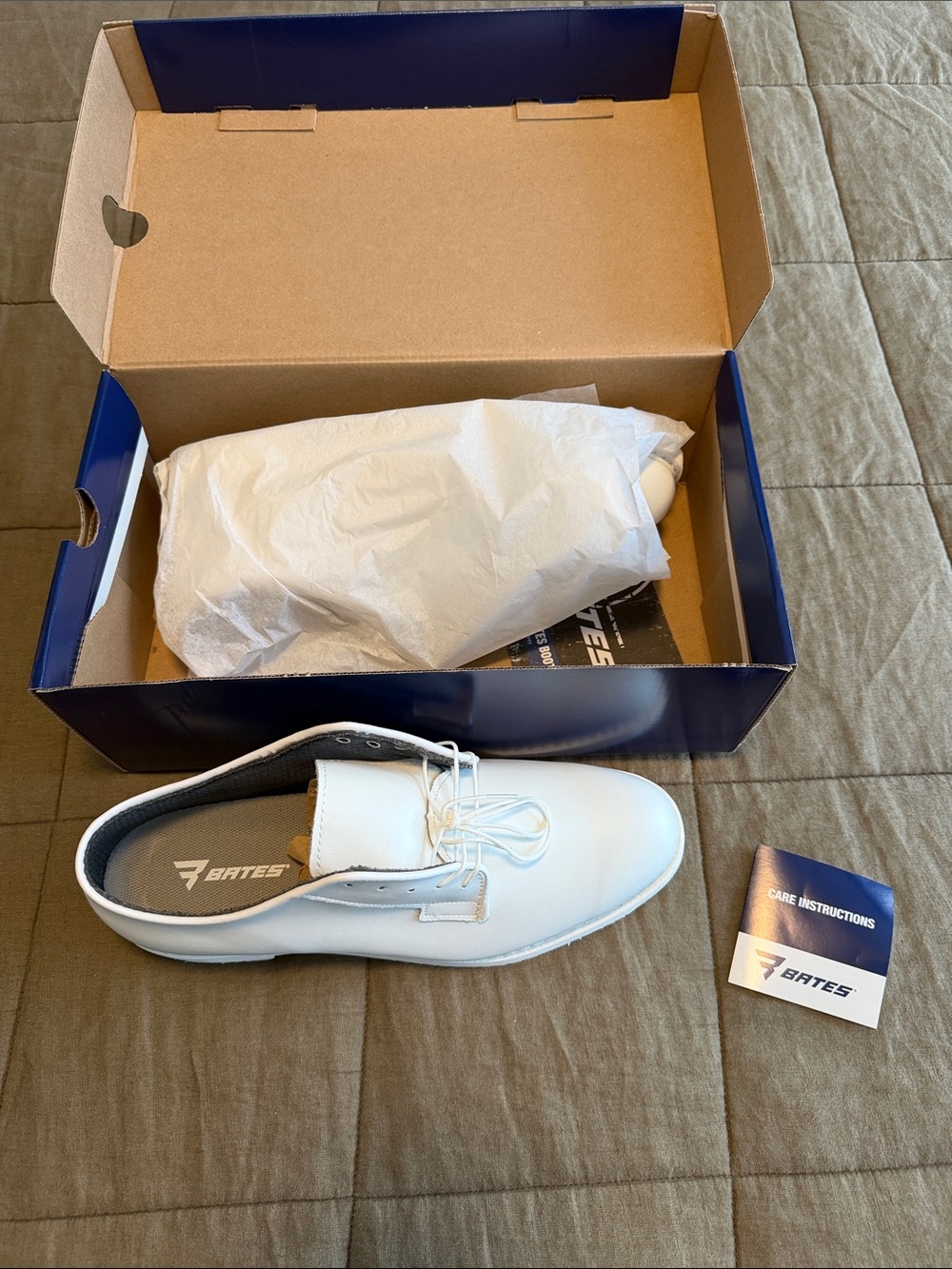 Bates White Men’s Leather Shoe with Lace-Up Front